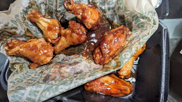 Smallish wings in both Hawaiian and Maple Sriracha sauces.