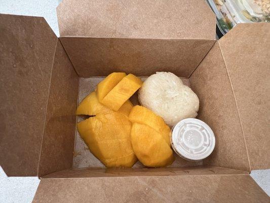 Coconut sticky rice with mango