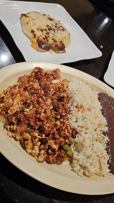 Huevos con chorizo, and Pupusa mixta