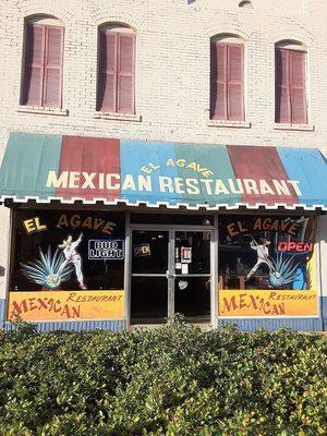 Front of El Agave Mexican Restaurant