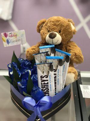 Cozy arrangment!
heart shape box with some beautiful blue roses ,brown bear and a touch of sweetness