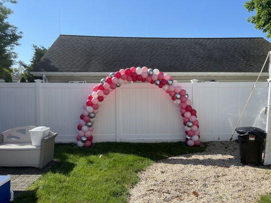 Arch placed Day of the event