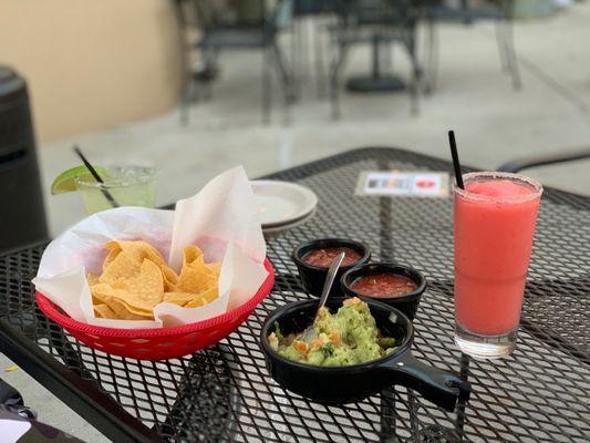 Guacamole and chips, margaritas