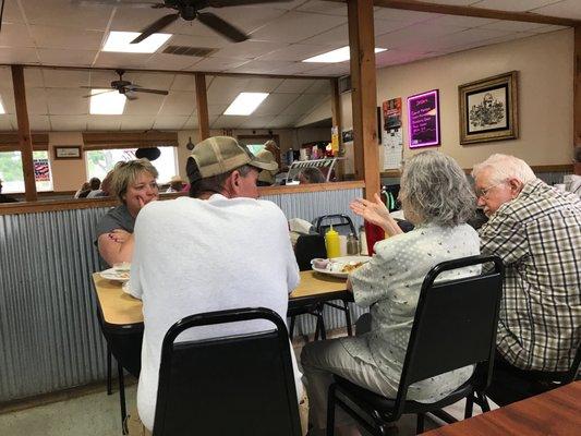 This place is PACkED at lunch. Good food + good service = good business