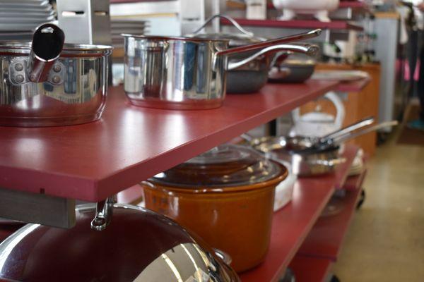 Offering a variety of housewares, appliances and other kitchen supplies.