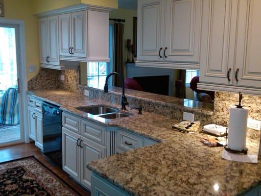 Beautiful River Run cabinetry with Giallo Ornamental granite countertops. 