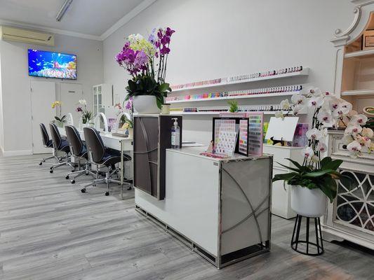 Crenshaw Hair & Nails Salon