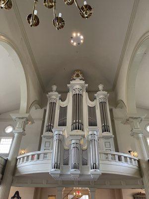 Beautiful pipe organ.