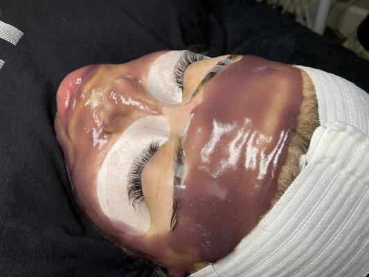 Mini facials with jelly mask available as add-on with lash refills and full sets!