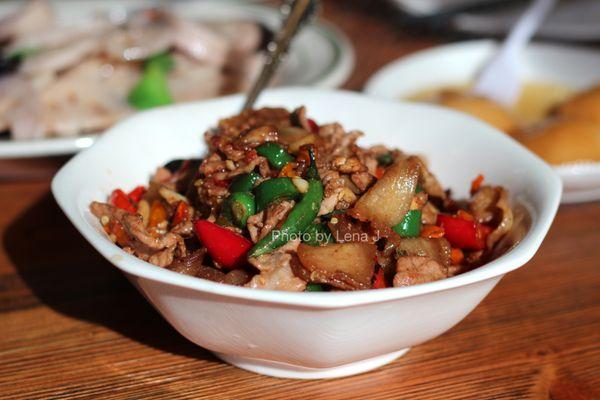 D38 Stir Fried Pork Butt with Pork Belly 肉炒肉 ($21.99) - a bit on the salty side.