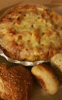 Baked ziti with complimentary garlic knots and side bread. Yum!!! Pic does not do it justice.