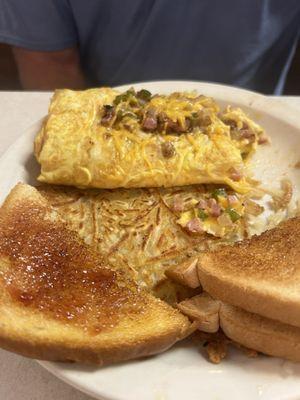 Western Omelet with hash browns and toast. YUM!