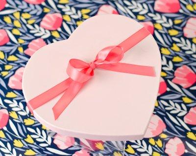 Customer favorite! Heart-shaped candy boxes