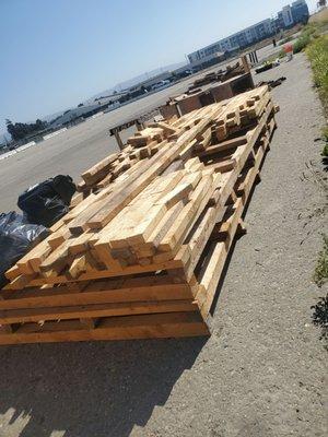 Heavy wood pallets3