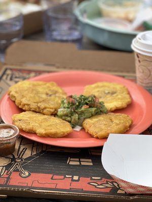 Tostones y guac