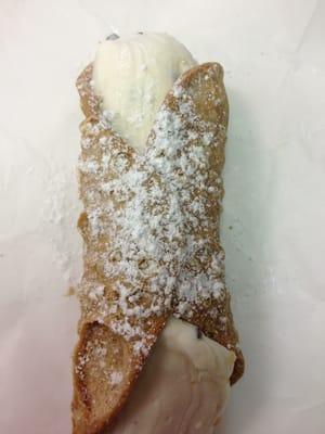 They have excellent cannolis here and I love their pepperoni slice for lunch.