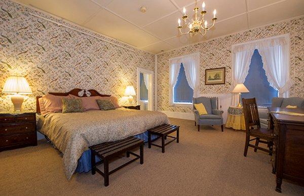 A king size bedroom