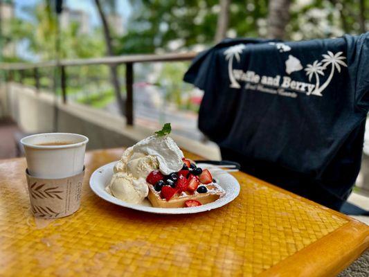 Delicious local breakfast spot located near Fort DeRussy and the Hilton Hawaiian Village.