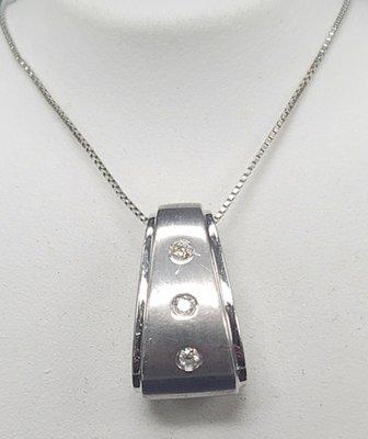 Diamond Pendant in white gold