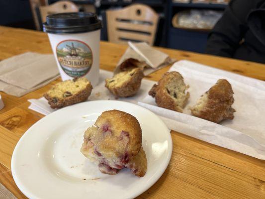 Raspberry muffin and pumpkin oliebollen.