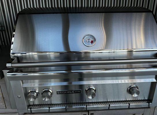 Contact us to clean your BBQ grill this summer!