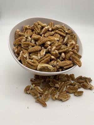 Large or small pieces of pecans for baking nourishing treats.