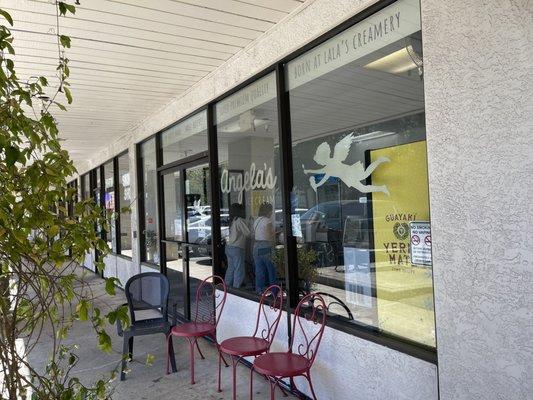 Exterior of Angela's Organic Ice Cream in Petaluma.