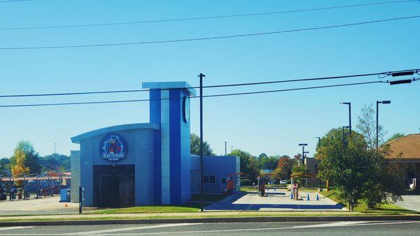 BLUE PENGUIN CAR WASH payment lanes in Griffin, Georgia.