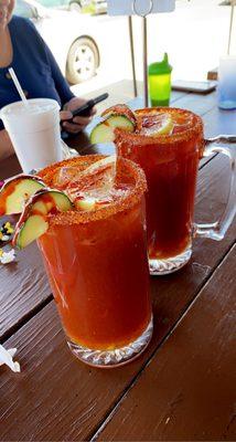 Micheladas de piña con modelo nagra