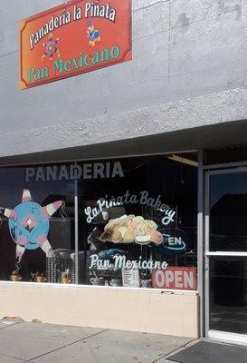 Panaderia La Pinata