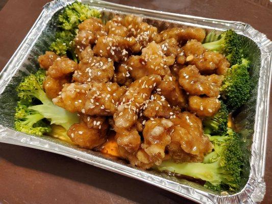 Sesame chicken with broccoli