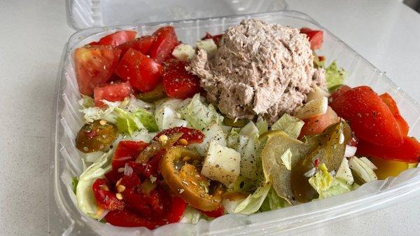 Salad with tuna