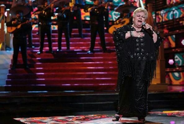 Accompañando a Paquita la del Barrio en Premio lo Nuestro 2016