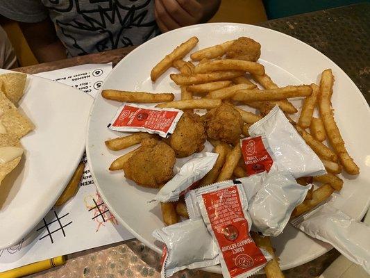 Kids nuggets and fries