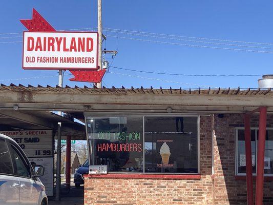 Dairyland Old Fashion Hamburgers.  The outside of the drive-inn.