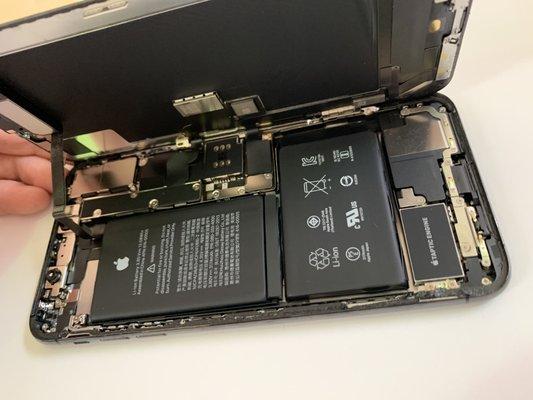 Inside iPhone XS max...