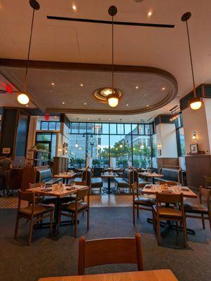 Main dining room at the hotel restaurant, Surveyor