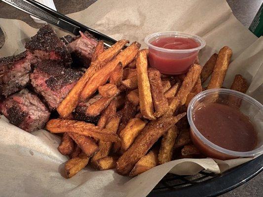 Burnt ends, sweet potato fries