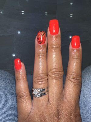 Freestyle design on orange nails. Done by Nancy.