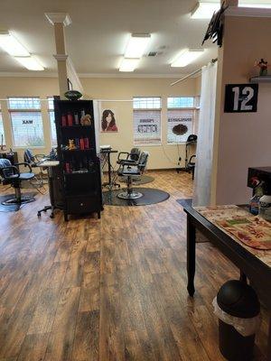 Comfortable atmosphere. 5 chair salon