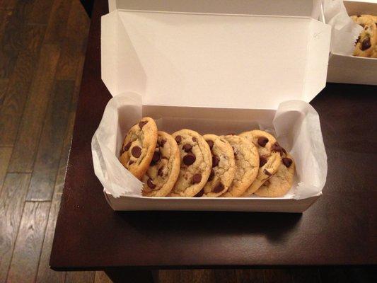 Cookies in Vanilla Bean's foldable treat boxes.