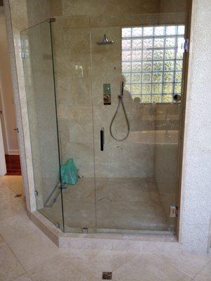 Frameless shower door