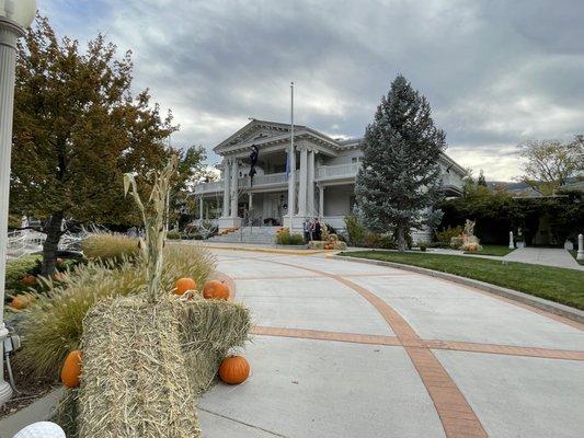 Governor's Mansion decorated for Halloween