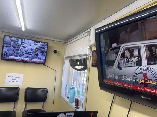 Has two TVs in the waiting room!