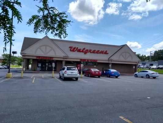 Doing a dad errand! @walgreens @westsidepharmacy @yelpcincy #tuesday #pharmacy