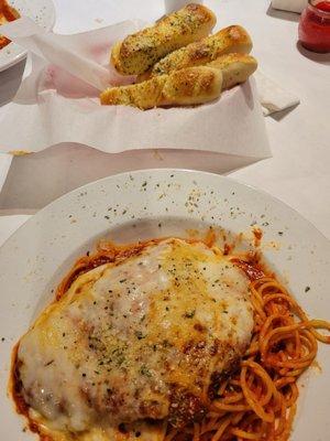 Chicken Parmigiana and bread sticks. Amazing.