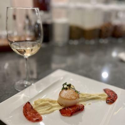 Seared scallop, brûléed grapefruit parsnip-ginger purée Wine: 2016 Terlato Family Vineyards Pinot Grigio