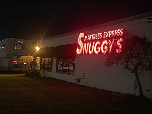 Snuggy's Mattress Express  8011 Mall Road Florence KY 41042