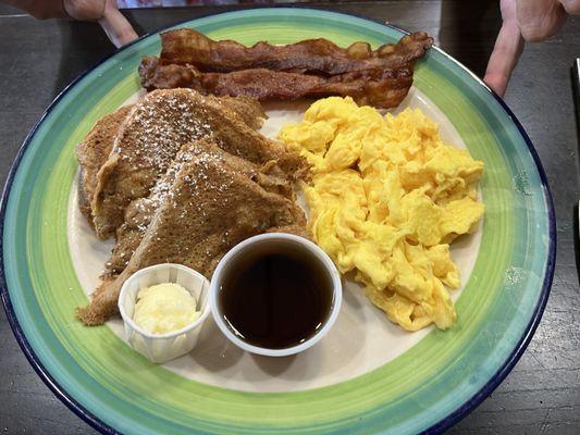 French toast "early bird". Drink included.