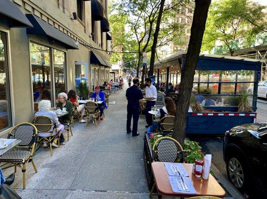 Sidewalk dining !